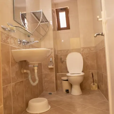 Casa de hóspedes деника 3*