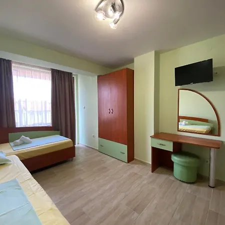 Casa de hóspedes деника 3*