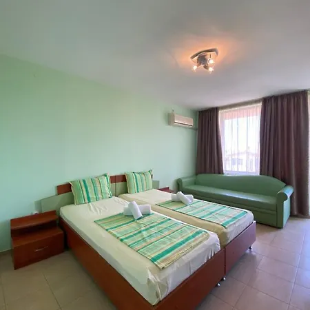 Casa de hóspedes деника 3*